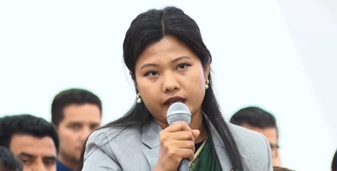 किसानलाई मल दिन नसक्दा लाचार महसुस भइरहेको छ, सरकारले क्षमायाचना गरोस्: सांसद करिश्मा कठरिया