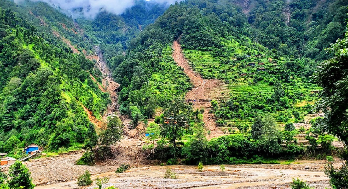 रोल्पाको सुनछहरीमा पहिरोले घर पुरिँदा बेपत्ता तीनै जनाको शव फेला