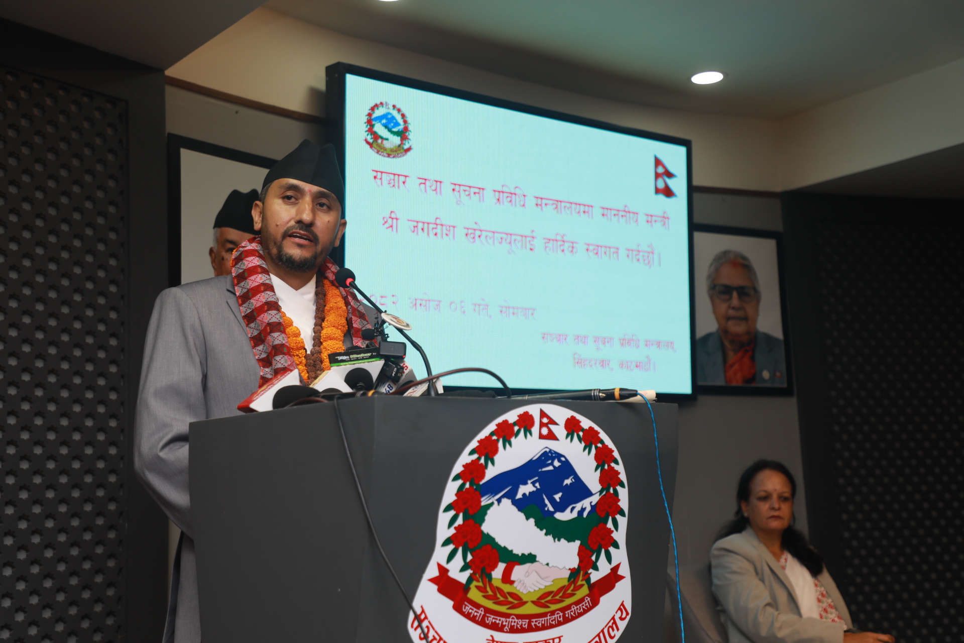 जनताले महसुस गर्ने गरी काम गर्छौं: सञ्चारमन्त्री खरेल