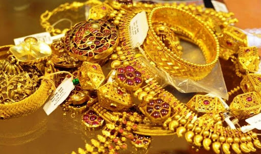 सुनको मूल्य घट्यो, चाँदीको बढ्यो