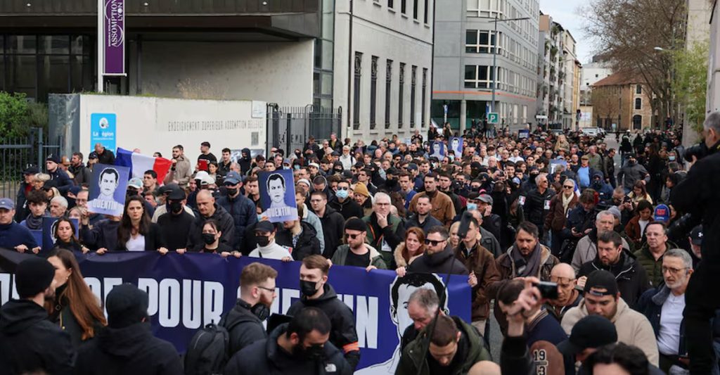 फ्रान्सको लियोनमाहजारौं प्रदर्शनकारी किन निस्किए सडकमा?