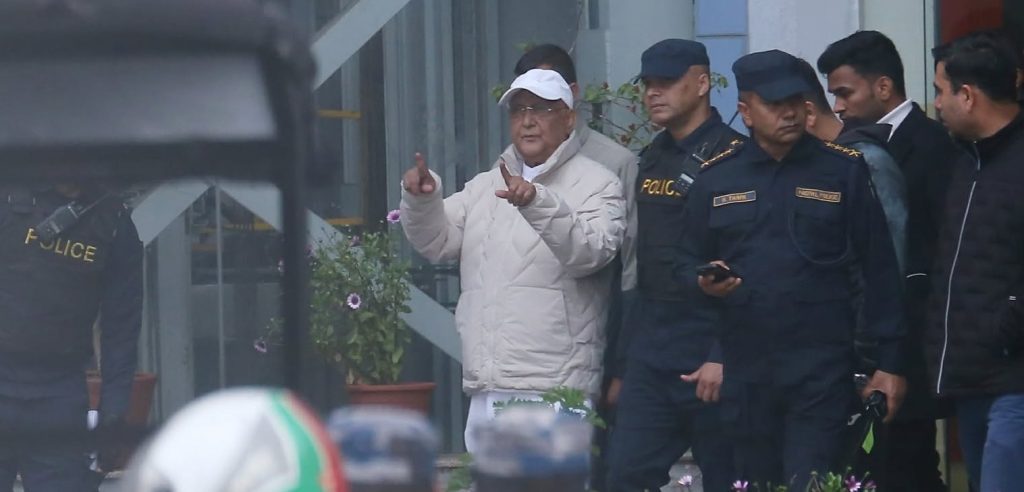 ओली र लेखकलाई प्रहरी गणमा राखिने