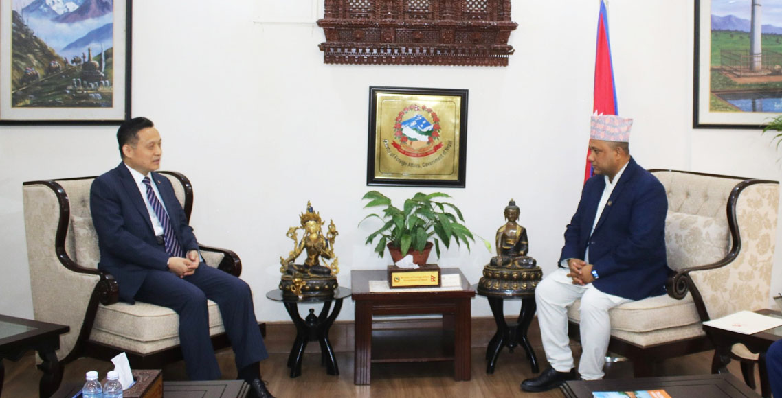 परराष्ट्रमन्त्री खनाल र चिनियाँ राजदूत झाङबीच शिष्टाचार भेटवार्ता