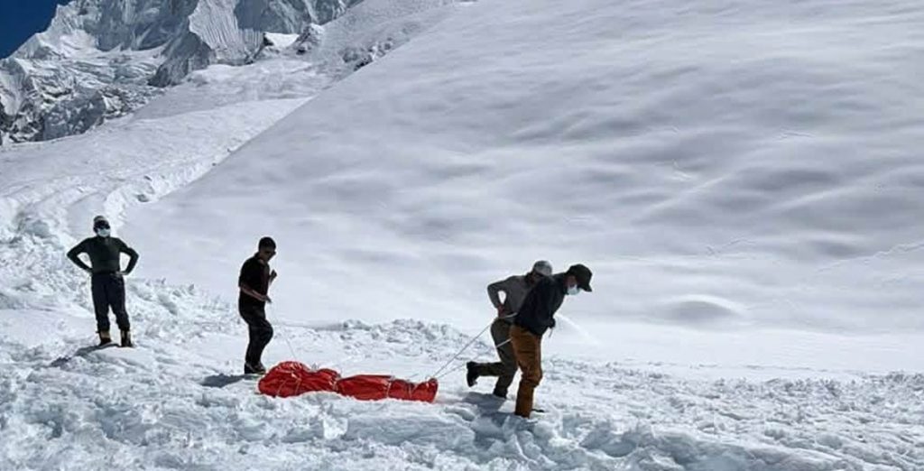 मनाङको हिम्लुङ हिमपहिरोमा ज्यान गुमाउनेको संख्या ११ पुग्यो, थप चार जनाको शव भेटियो